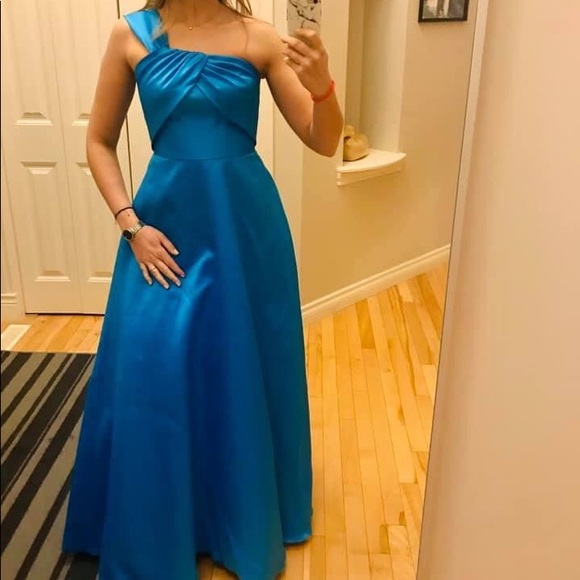 Monique L’huillier designer dress - Picture 3 of 9